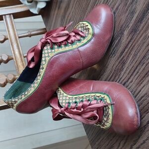 Poetic Licence Whiplash Shoes in Saddle Laceup Oxfords Size 7.5, Burgundy/green